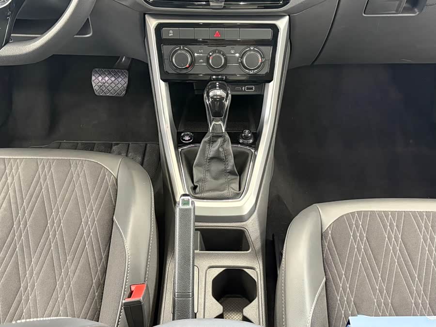 Volkswagen T-Cross 2022 car image #13
