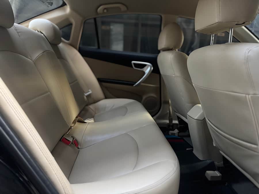 Soueast V5 Lingzhi 2014 car image #13