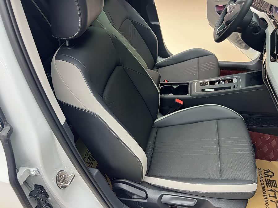 Volkswagen Golf 2023 car image #13