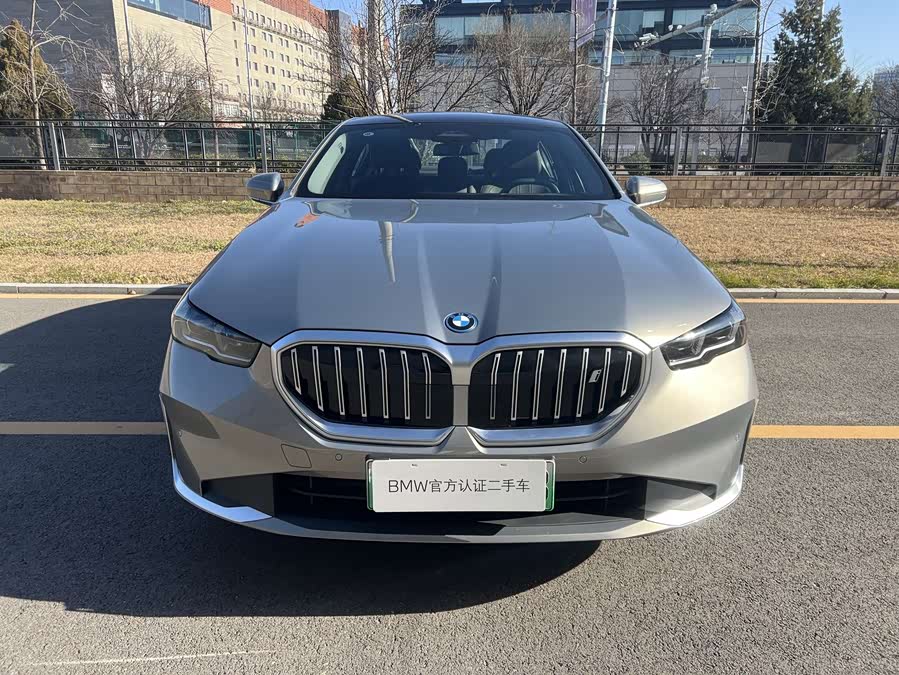 BMW i5 2024 car image #13