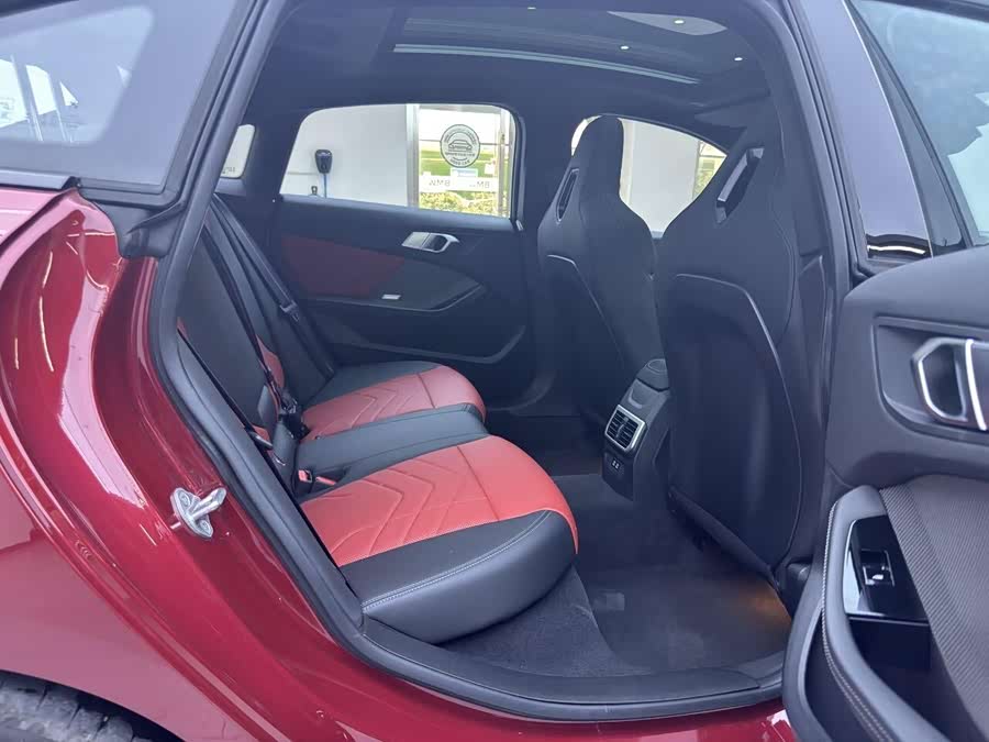 BMW M235L imagen de coche #13