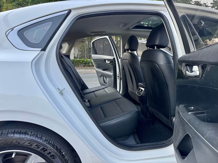Kia K3 2019 car image #13