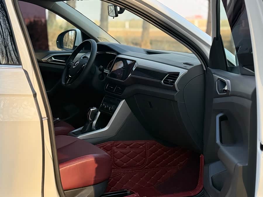 Volkswagen T-Cross 2021 imagen de coche #13