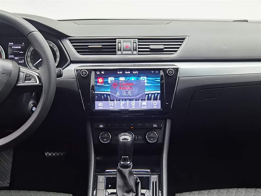 Skoda Superb 2017 car image #13