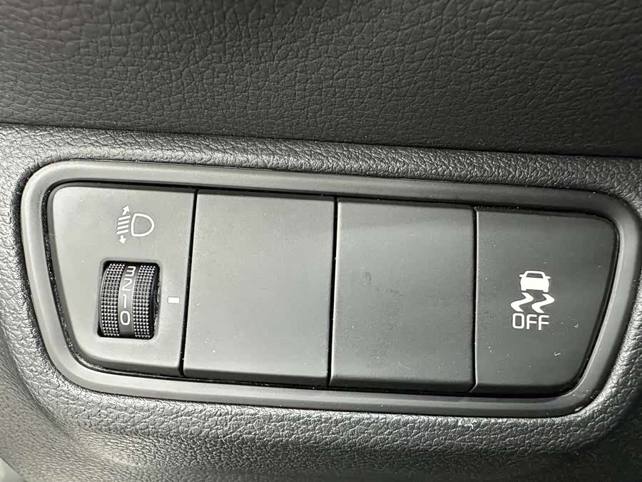 Kia K3 2023 car image #13