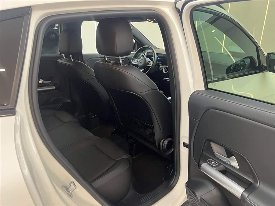 Mercedes-Benz GLA Class 2022 #13 Mercedes-Benz GLA Class 2022 car image #13