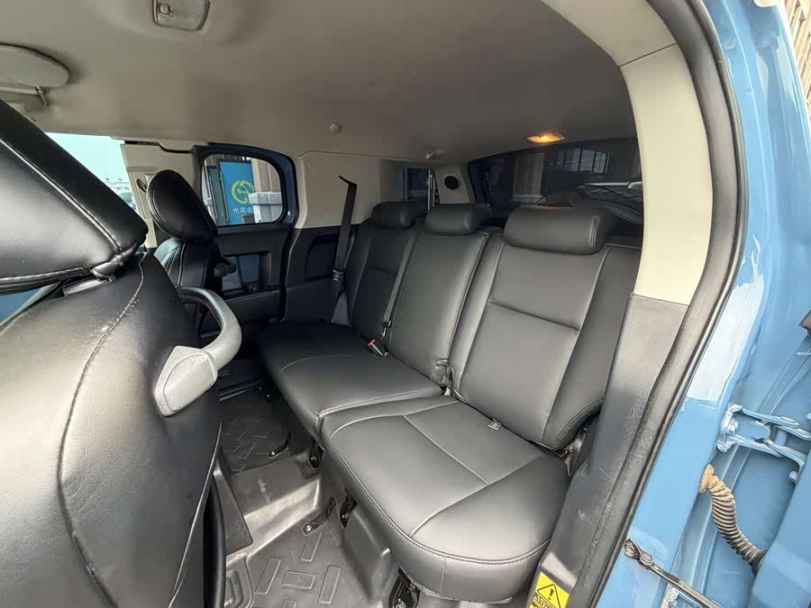 Toyota FJ Cruiser 2011 car image #13