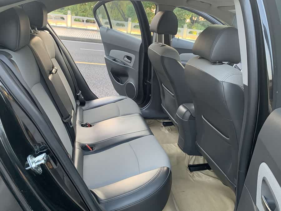 Chevrolet Cruze 2013 immagine di auto #13