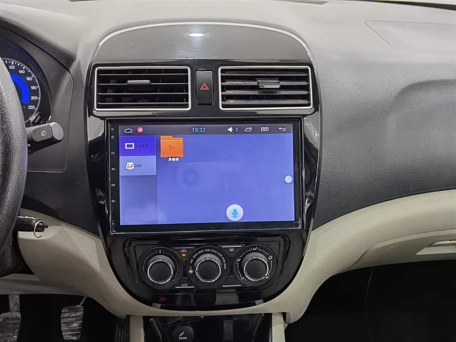 Forthing JOYEAR X3 2016 изображение автомобиля #13