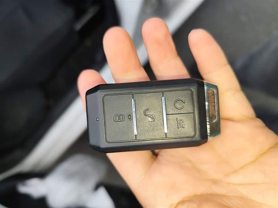 BYD e1 2019 car image #13