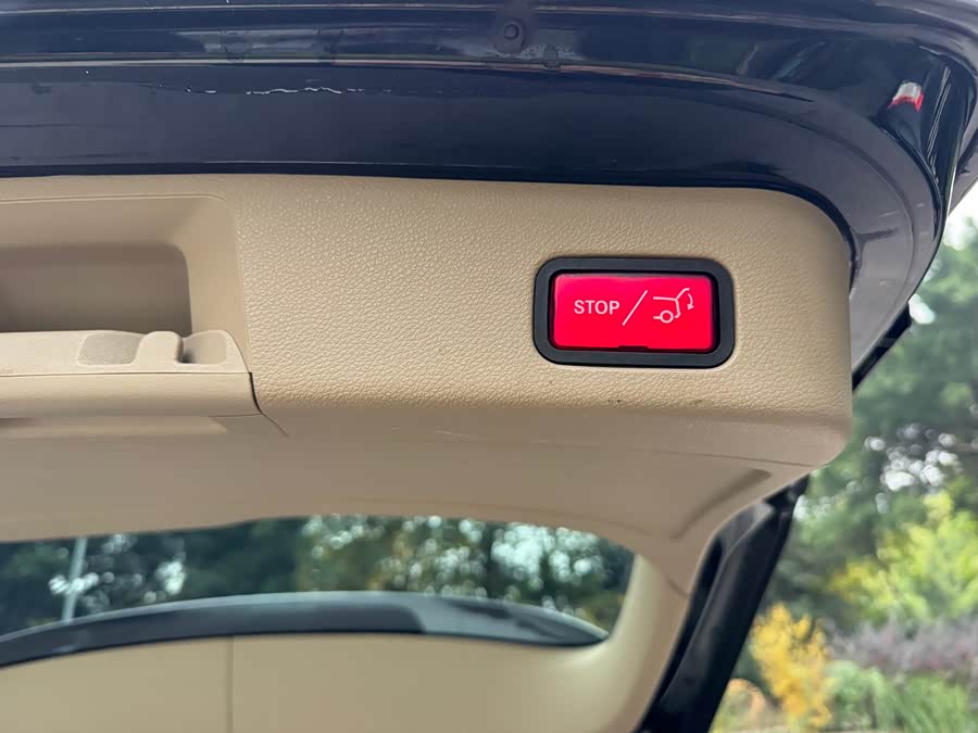 Mercedes-Benz M Class 2014 car image #13