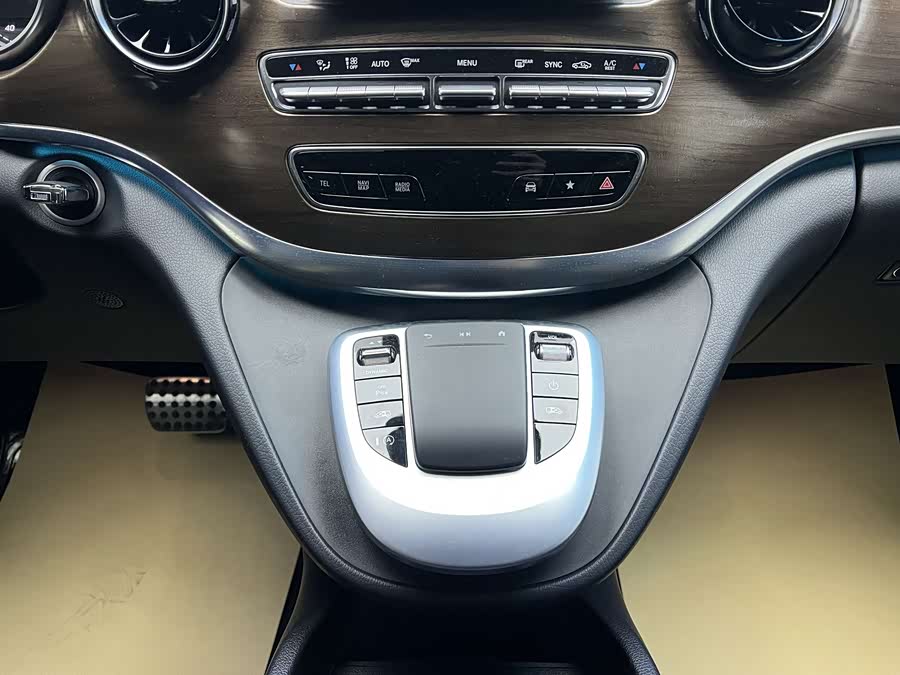 Mercedes-Benz V Class 2022 car image #13