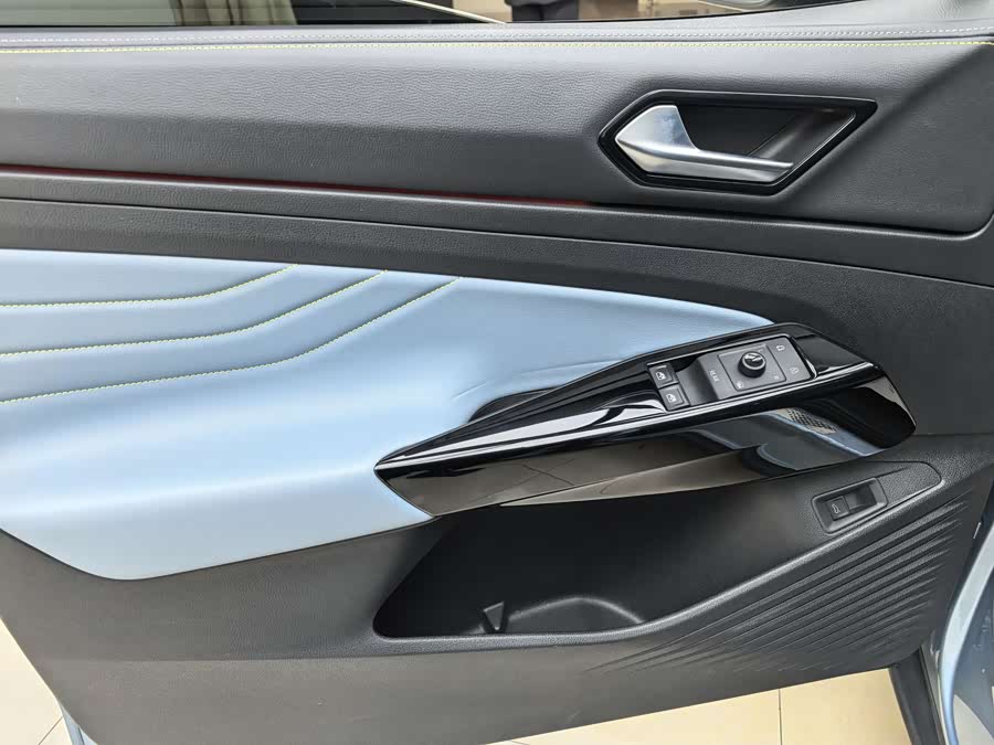 Volkswagen ID.4 X 2021 immagine di auto #13