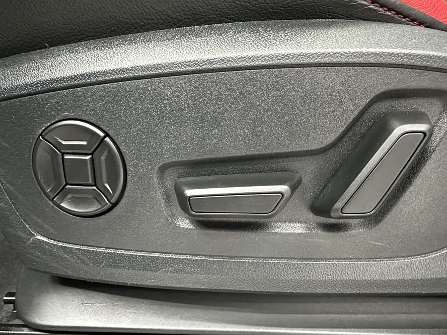 Audi Q3 2021 car image #13