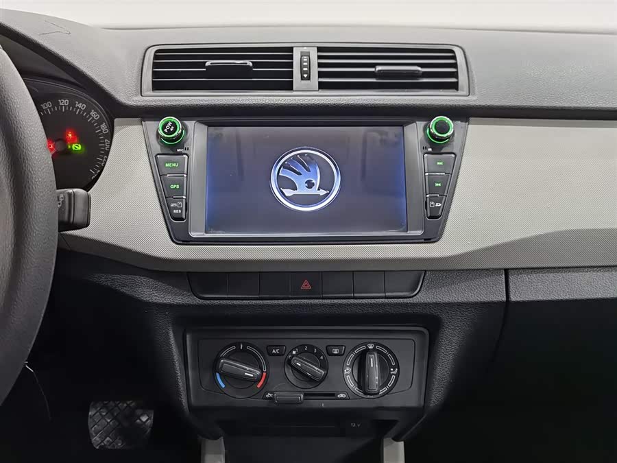 Skoda Fabia 2015 car image #13