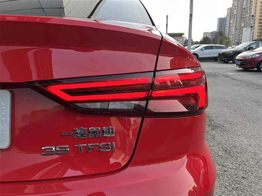 Audi A3 2019 car image #13