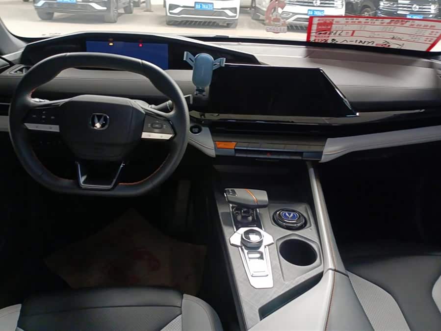 Changan UNI-V iDD 2024 car image #13