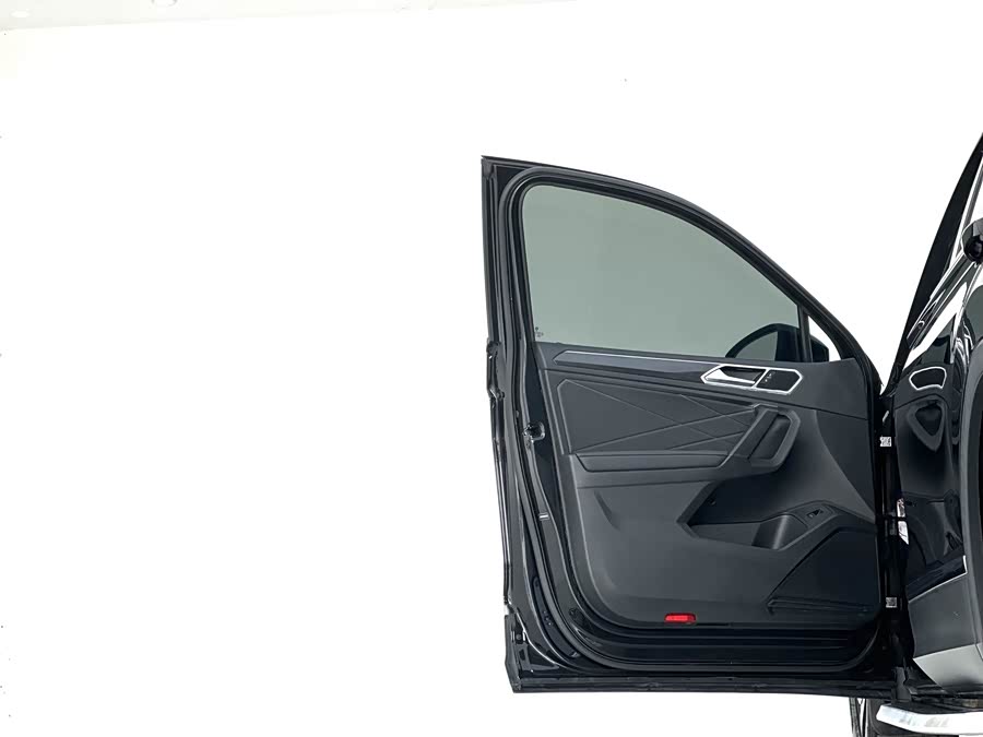 Volkswagen Tiguan L 2021 car image #13