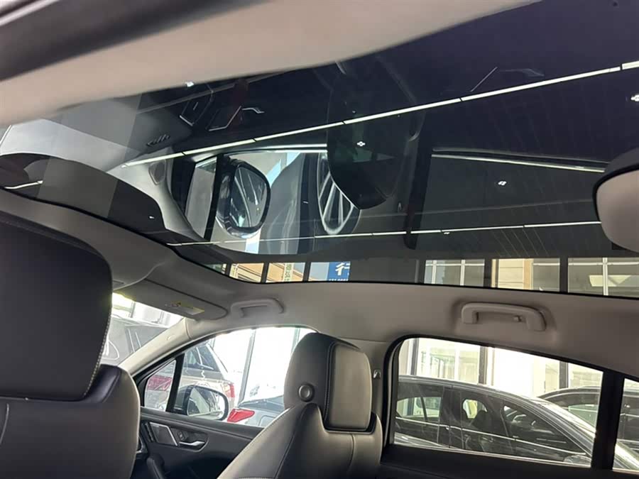 2019 car image #13