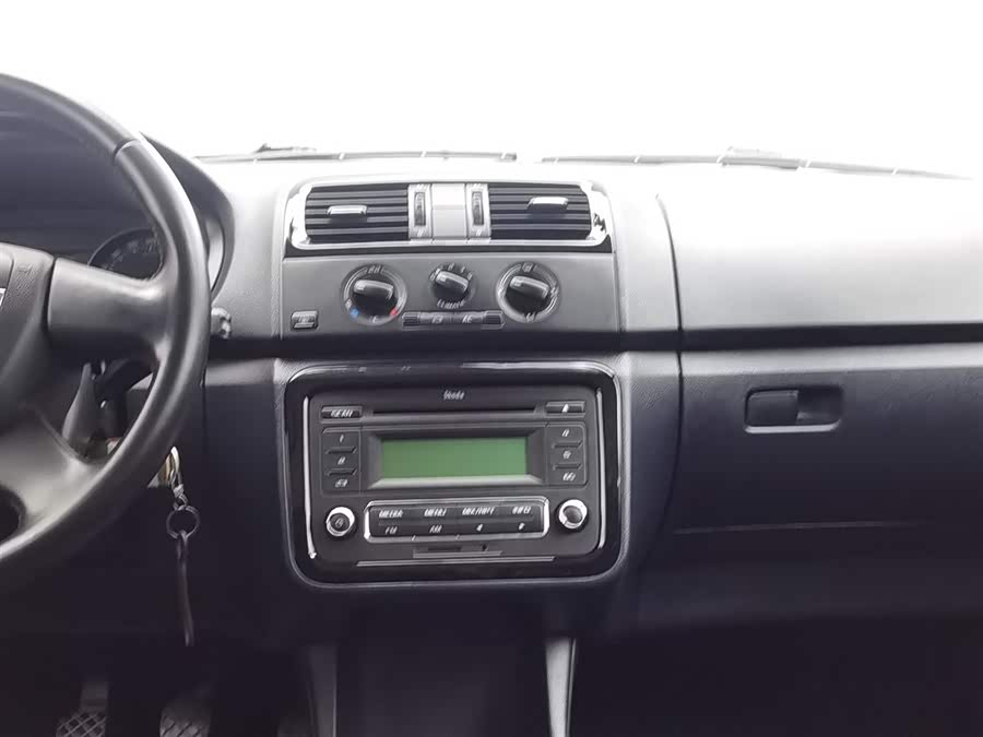 Skoda Fabia 2014 изображение автомобиля #13