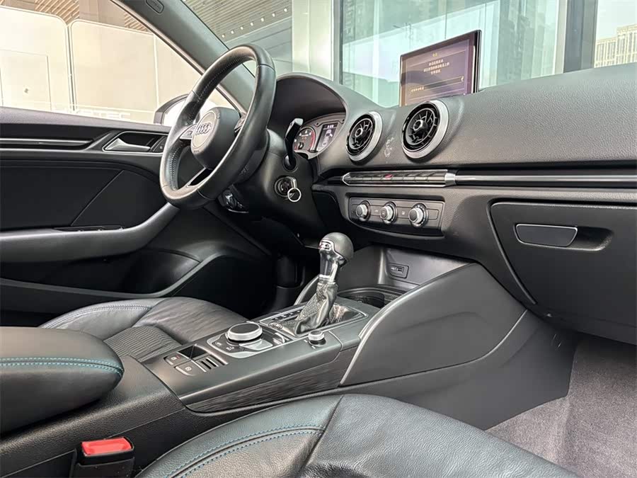 Audi A3 2019 car image #13