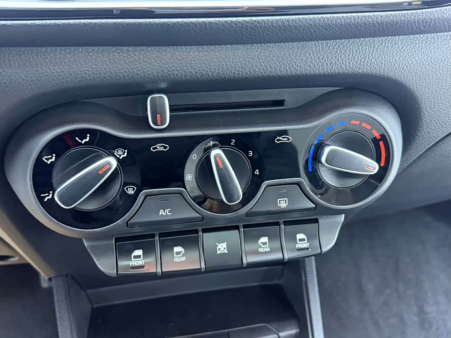 Kia Pegas 2022 image de voiture #13