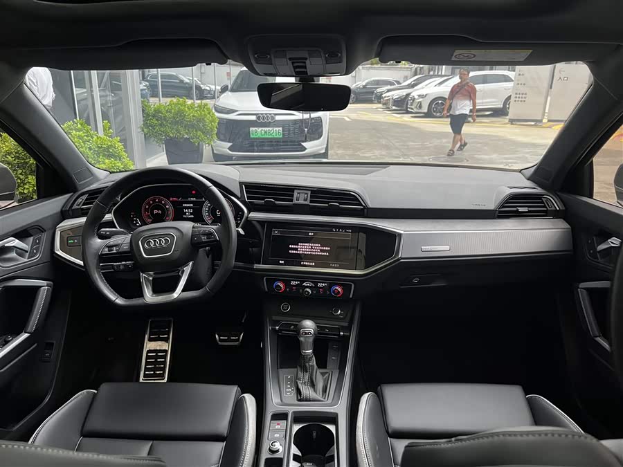 Audi Q3 2024 car image #13