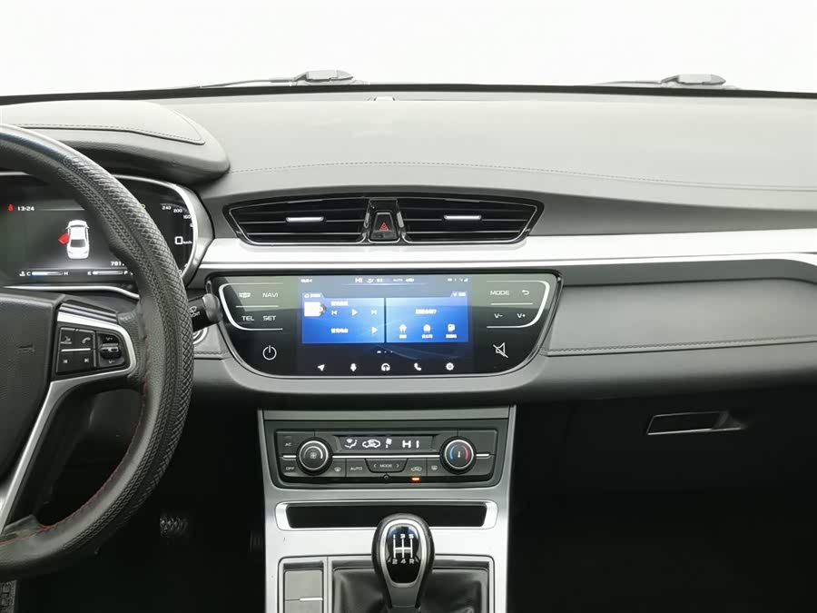 GEELY Emgrand 2018 car image #13