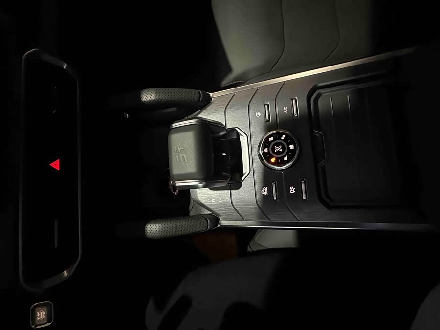 Jetour Traveller 2023 car image #13