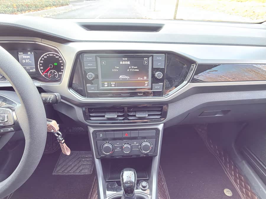 Volkswagen T-Cross 2020 car image #13