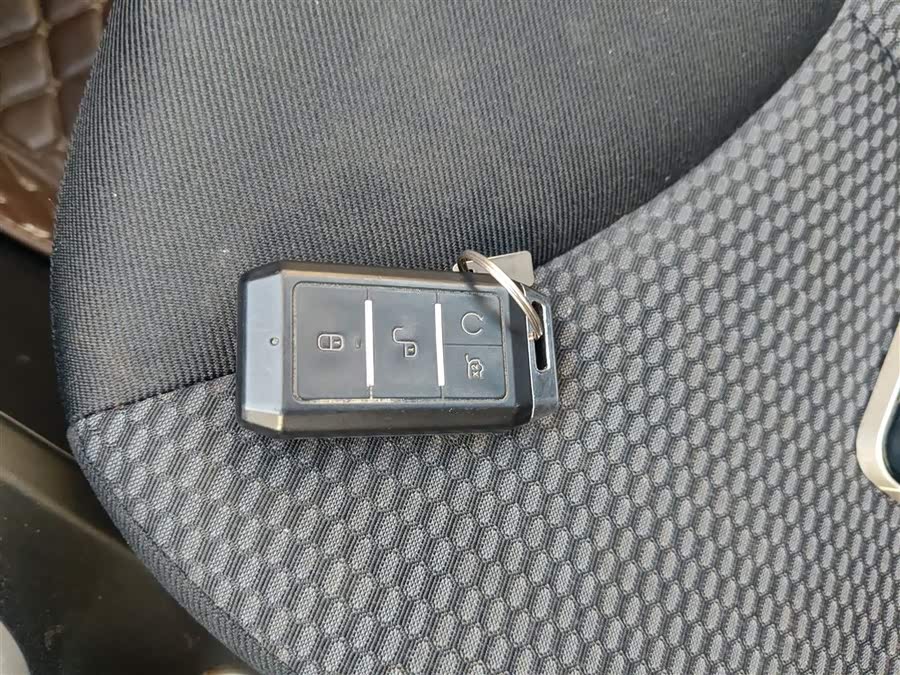 BYD e1 2019 car image #13