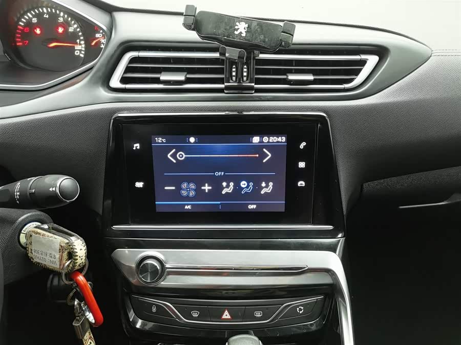 Peugeot 308 2018 car image #13