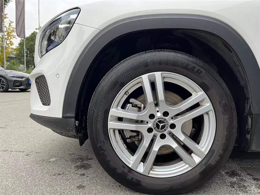 Mercedes-Benz GLB Class 2023 car image #13