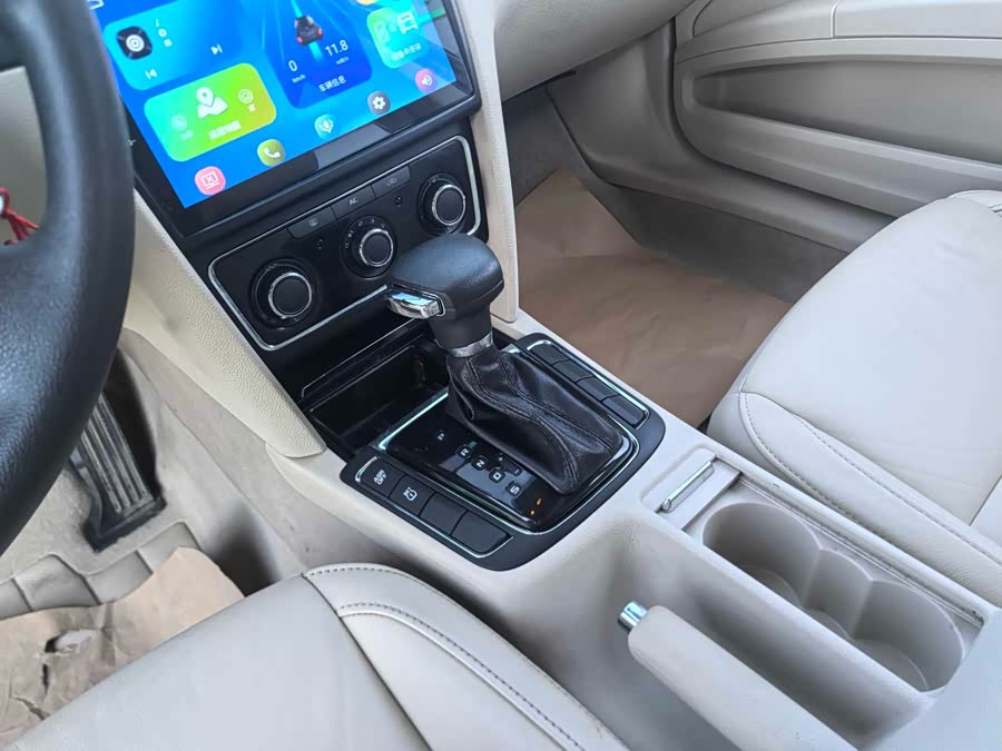 Skoda Superb 2014 immagine di auto #13