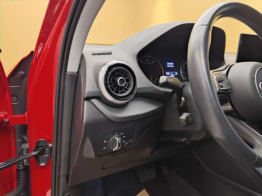 Audi Q2L 2022 car image #13