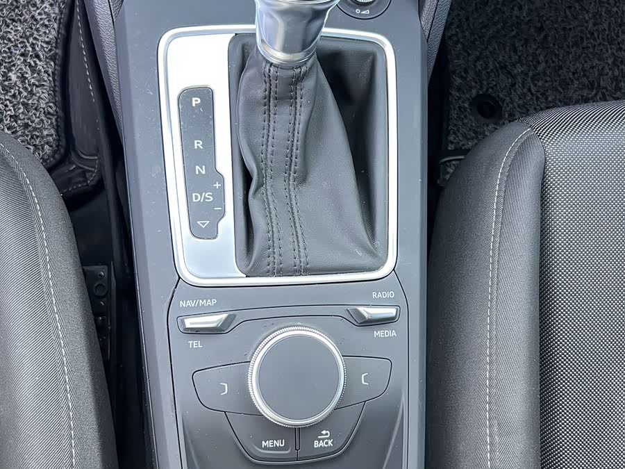 Audi Q2L 2023 car image #13