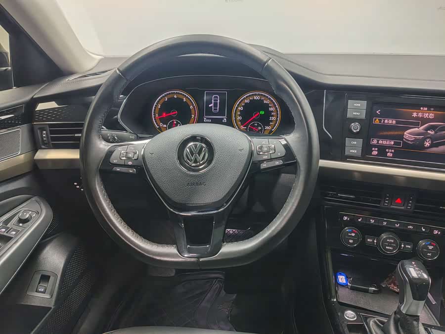 Volkswagen Passat 2019 car image #13
