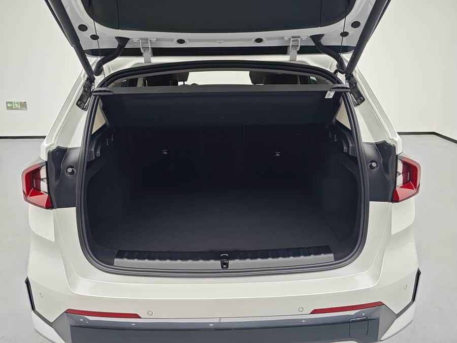 BMW iX1 2025 #13 BMW iX1 2025 car image #13