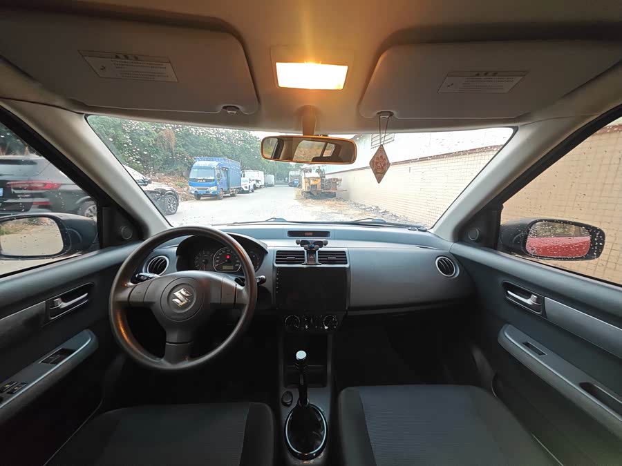 铃木 雨燕 2013 汽车图片 #13