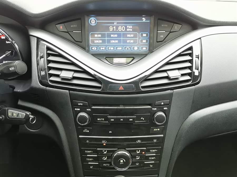 2015 car image #13
