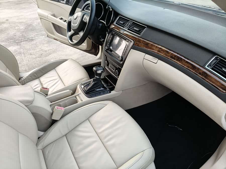 Skoda Superb 2012 imagen de coche #13