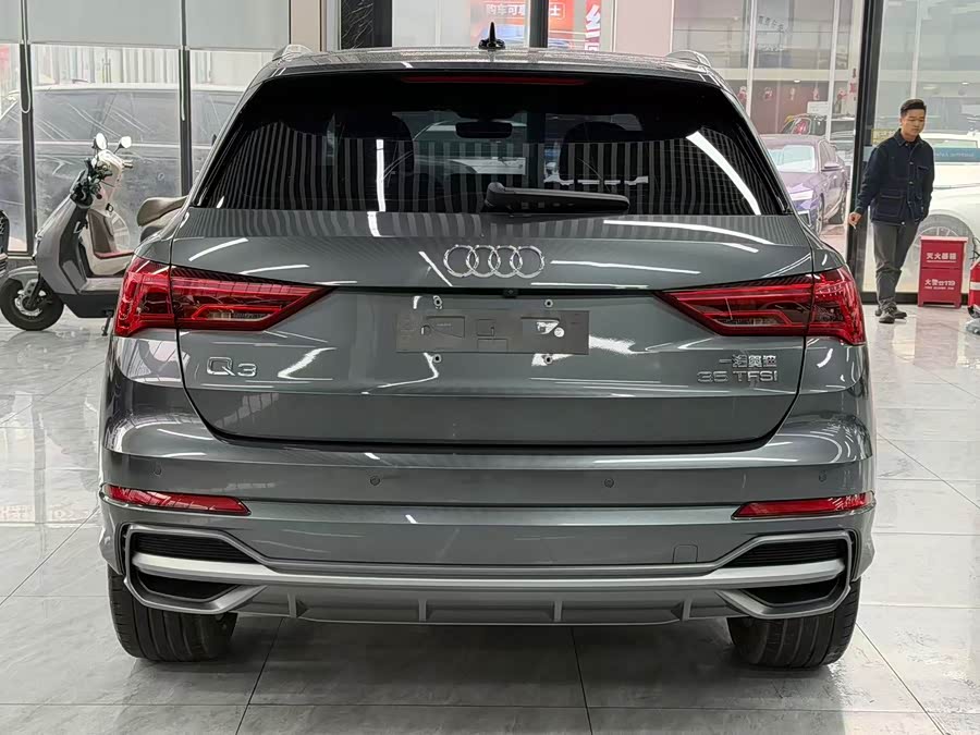 Audi Q3 2022 car image #13