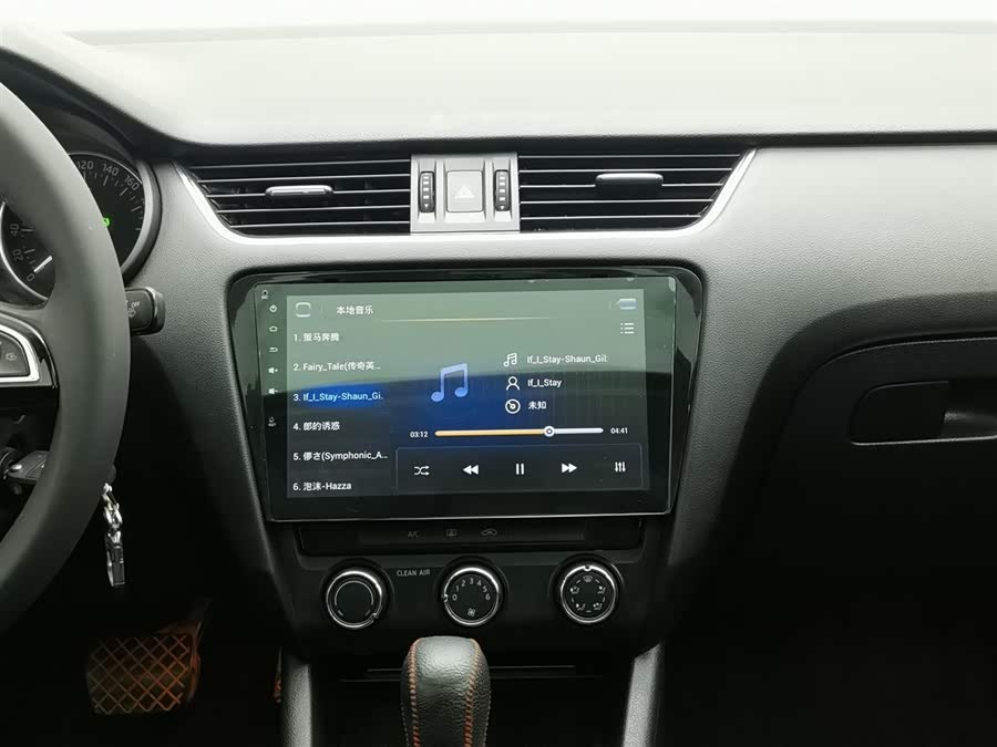 Skoda Octavia 2016 car image #13