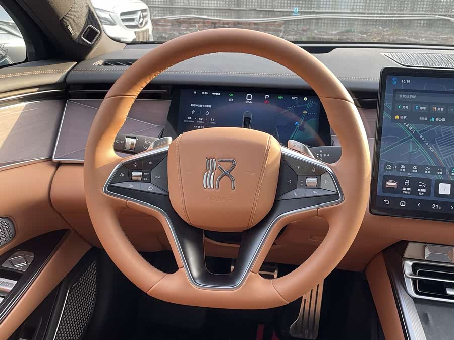 BYD HanL 2025 immagine di auto #13