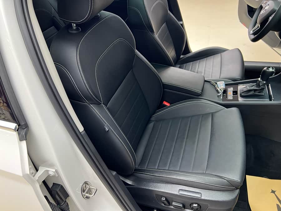 Skoda Superb 2020 car image #13