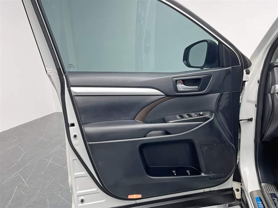 Toyota Highlander 2018 car image #13