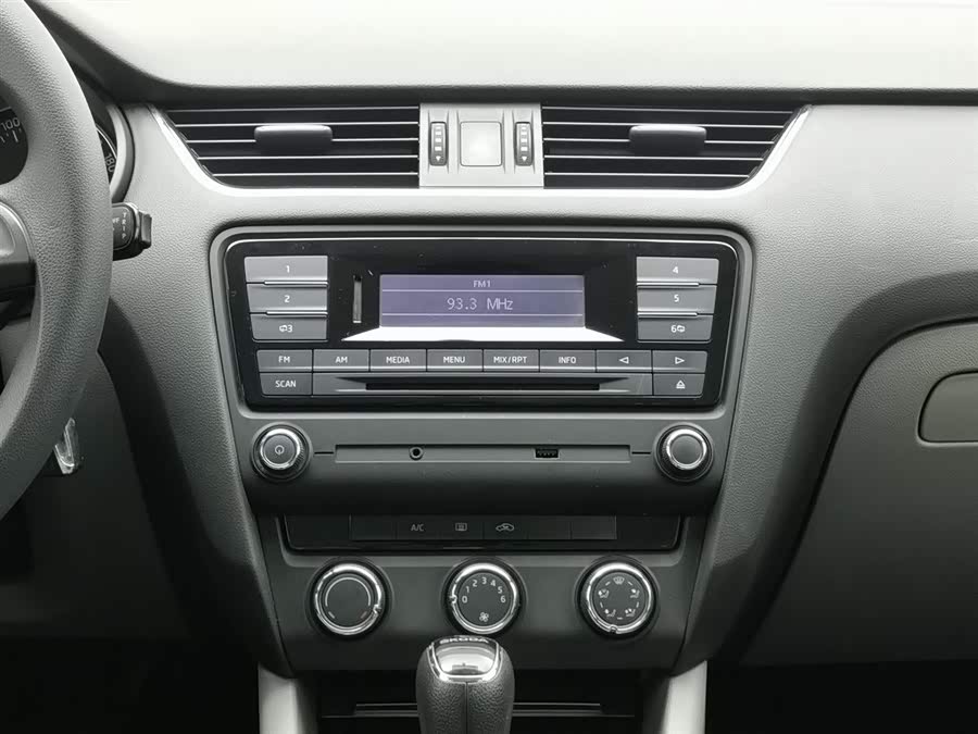 Skoda Octavia 2014 car image #13