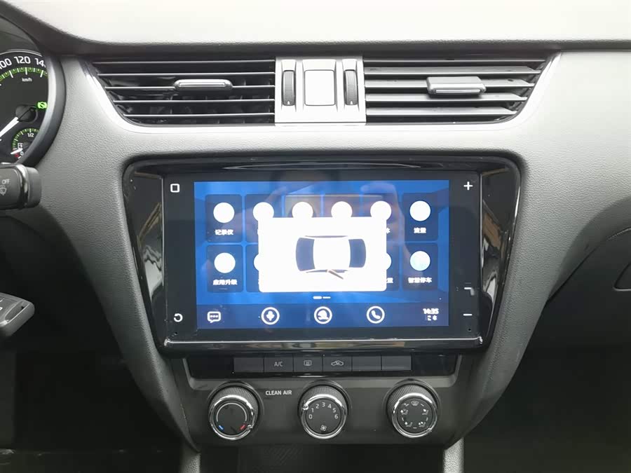 Skoda Octavia 2020 car image #13