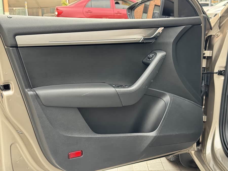 Skoda Octavia 2019 car image #13
