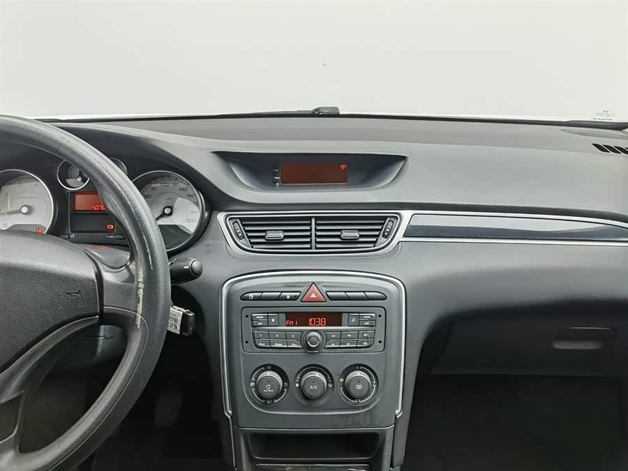 Peugeot 308 2015 car image #13